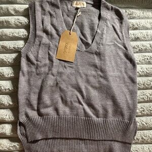 Betta Gray Sleeveless Sweater Vest